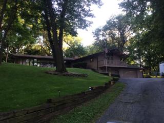 1003 Gregg Rd, Bellevue, NE 68005-4903