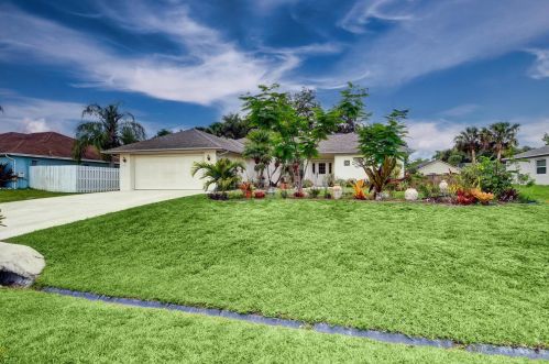 2361 Pamona St, Fort Pierce, FL 34953-2235