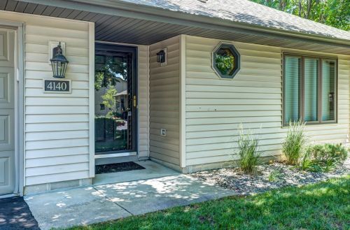 4140 Upland Ln, Minneapolis, MN 55446-2635