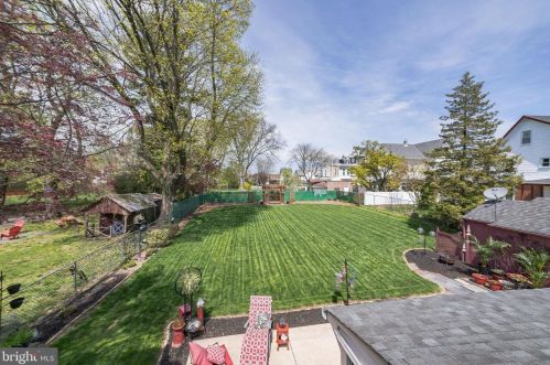 556 Leverington Ave, Philadelphia PA 19128-3314 exterior