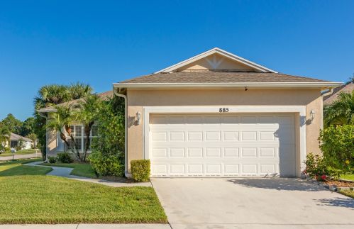 885 Rocky Bayou Ter, Fort Pierce, FL 34986-2067