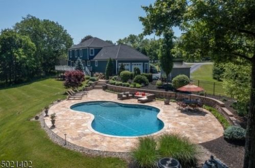 9 Menlo Dr, White House Station, NJ 08889-3639