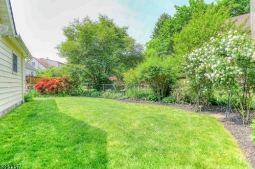 30 Munsee Dr, Cranford NJ  07016-3460 exterior