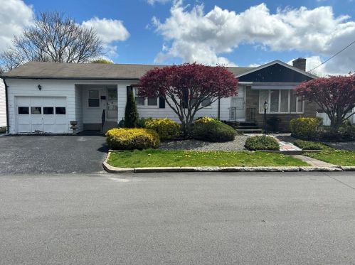 26 Oregon Ave, Providence, RI 02911-2346