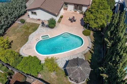 1 Carousel Ct, San Ramon CA  94583-1707 exterior