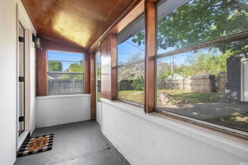 206 Meridian St, Mishawaka IN  46544-1673 exterior