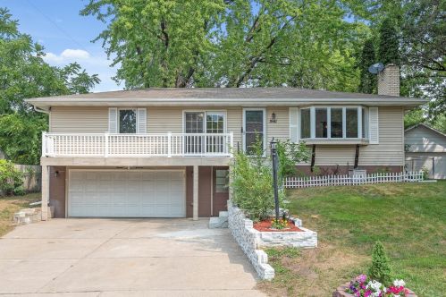1561 60th Ave, Minneapolis, MN 55432-5802