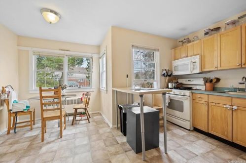 590 Bedford Rd, Pleasantville NY  10570-3346 exterior