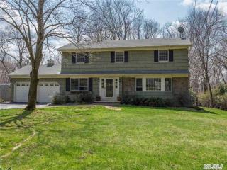 3 Harbor Ct, Center Port, NY 11721-1155