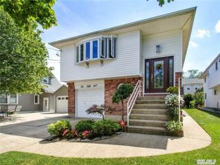 259 Village Ave, Lynbrook, NY 11563-3834