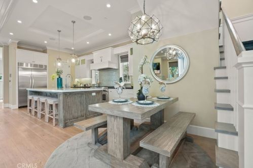 2691 Crestview Dr, Newport Beach CA  92663-5626 exterior