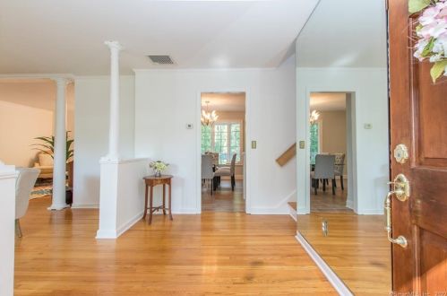 884 Ridgefield Rd, Wilton, CT 06897-1418