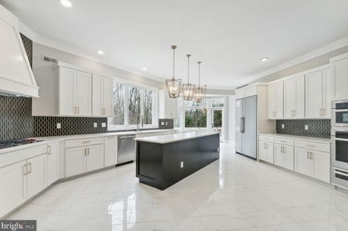 209 River Bend Rd, Great Falls VA  22066-4141 exterior