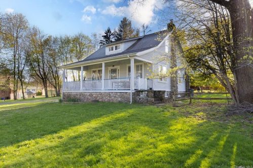 42 Madison Ave, Garnerville, NY 10923-1312