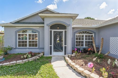 5303 Almond Ave, Fort Pierce, FL 34986-3559