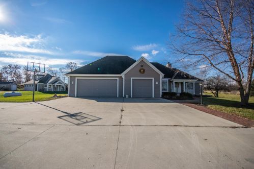 545 Newark Dr, West Bend, WI 53090-8224