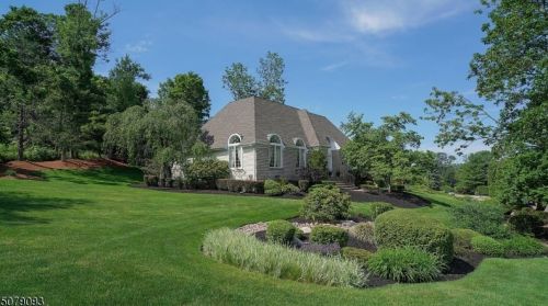 19 Sherbrooke Dr, Lincoln Park, NJ 07035-1527