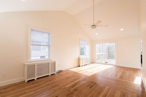 31 Reservoir Rd, Middletown RI  02842-5830 exterior