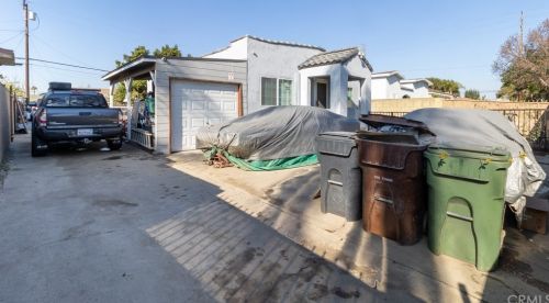 517 Ward Ave, Compton, CA 90221-4032