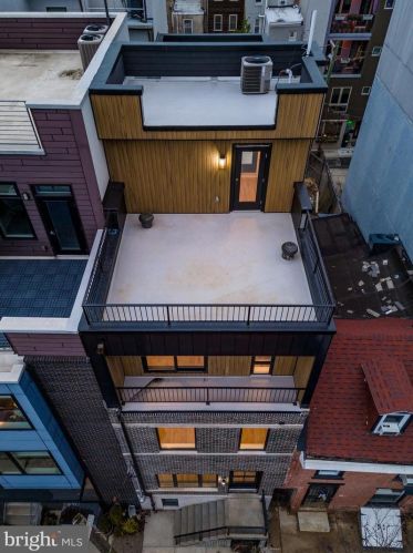 1108 3rd St, Philadelphia PA  19147-0053 exterior