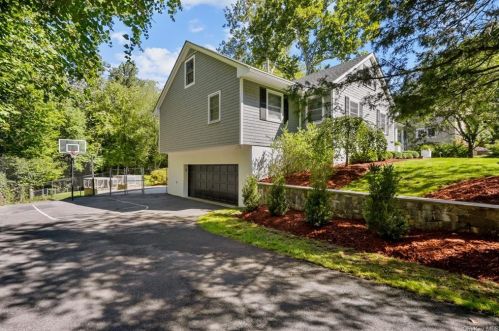 180 Hillair Cir, White Plains NY  10605-4506 exterior
