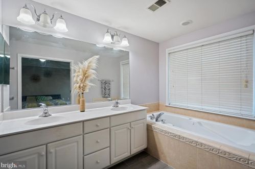 9269 Laurel Ridge Crossing Rd, Lorton VA  22079-2960 exterior