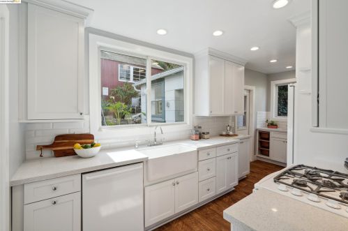 1510 Holman Rd, Oakland CA  94610-1833 exterior