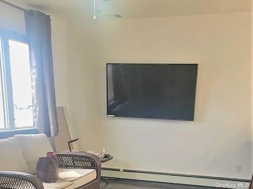 19 Willow St, Central Islip NY  11722-3821 exterior