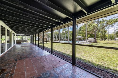 17320 Whirley Rd, Lutz FL  33558-4827 exterior