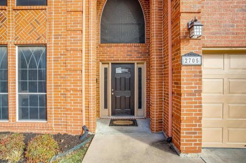 2705 Briarcrest Dr, Burleson TX  76028-6355 exterior