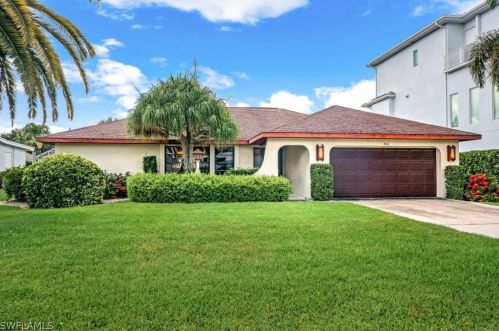 466 Tradewinds Ave, Naples, FL 34108-2375