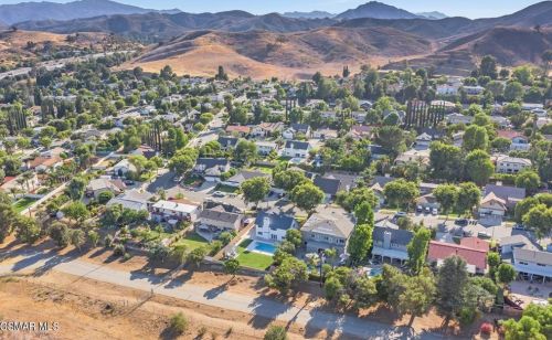 5226 Edgeware Dr, Calabasas CA  91301-2319 exterior
