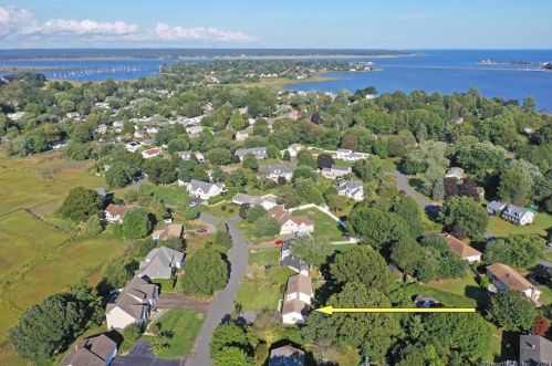 32 Cricket Ct, Fenwick, CT 06475-2406