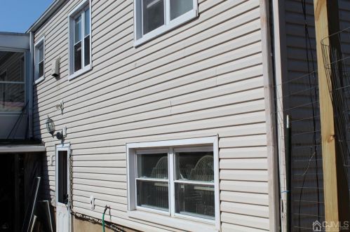 411 Rivercrest Dr, Piscataway, NJ 08854-4736