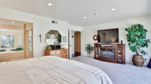 2032 Coolcrest Ave, Upland CA 91784-1242 exterior