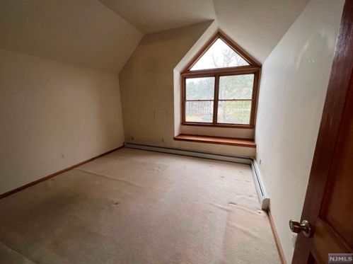 61 Bentley Dr, Franklin Lakes NJ  07417-1942 exterior