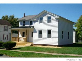 40 Elm St, Clyde, NY 14433-1107