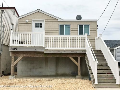 309 Hiering Ave, Pelican Island, NJ 08751-1705