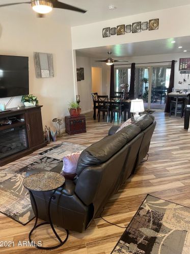 9110 Long Hills Dr, Sun City, AZ 85351-1713