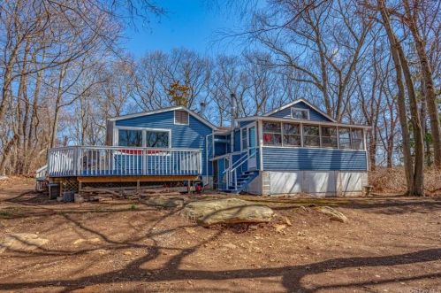 3015 High St, Mohegan Lake, NY 10547-1816
