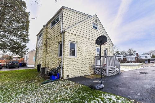 1718 Hart St, New Castle PA  16101-1316 exterior