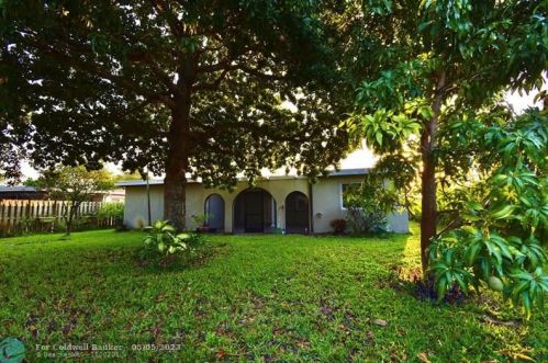 2131 52nd Ave, Hollywood FL  33021-3308 exterior