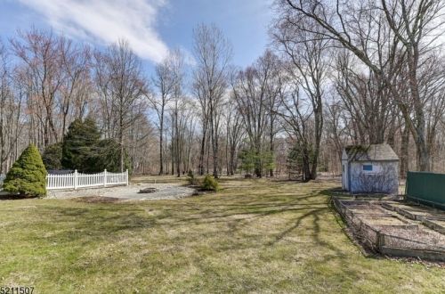 8 Glencross Rd, West Milford Lakes NJ  07480-2206 exterior