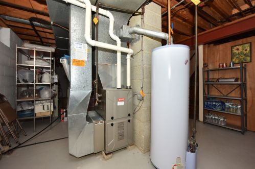 7012 Van Beck Ave, Milwaukee WI 53207-4460 exterior