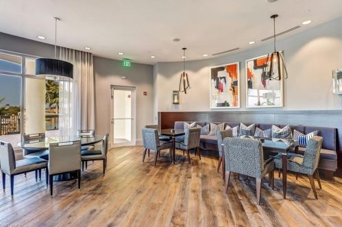 13675 Vanderbilt Dr, Naples FL  34110-6002 exterior