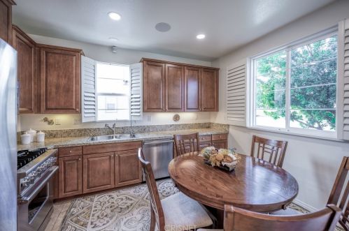 28474 Camino Del Arte Dr, Santa Clarita CA  91354-3094 exterior