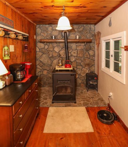 756 Bog Rd, Hillsboro NH  03244-4449 exterior