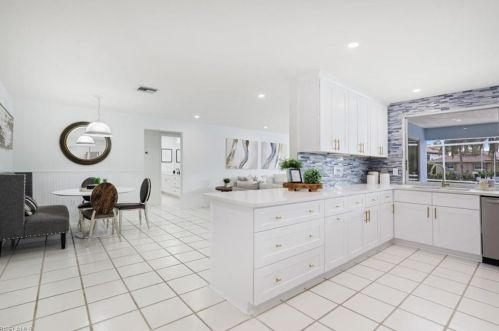 2150 Shad Ct, Naples FL  34102-1543 exterior