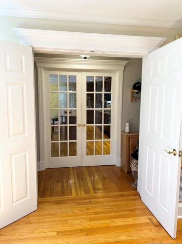 118 Belltown Rd, Stamford CT  06905-3728 exterior