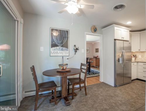 932 Queens Dr, Yardley PA  19067-4528 exterior